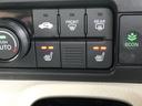 ベースグレード　試乗車アップ　純正ディスプレイオーディオ　片側電動スライドドア　ＬＥＤ　衝突軽減システム　スマートキ－　禁煙　カーテンエアバック　ＥＣＯモード　横滑り防止　オートクルーズ　キーフリー　オートエアコン（12枚目）