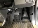 【運転席】アクセル、ブレーキはこのようになっております。