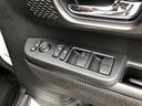 【窓操作部分】運転席のスイッチでは、すべてのウィンドーの開閉操作を行うことができます。