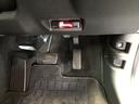 【運転席】アクセル、ブレーキはこのようになっております。