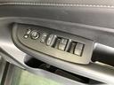 【窓操作部分】運転席のスイッチでは、すべてのウィンドーの開閉操作を行うことができます。