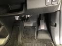 【運転席】アクセル、ブレーキはこのようになっております。