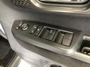 【窓操作部分】運転席のスイッチでは、すべてのウィンドーの開閉操作を行うことができます。