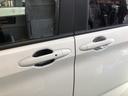 【ドアハンドル】Ｈｏｎｄａスマートキーを携帯し、ロックボタン、ドアハンドルを操作することで施錠や解錠ができます。