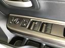 【窓操作部分】運転席のスイッチでは、すべてのウィンドーの開閉操作を行うことができます。
