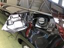 【ワンタッチ給油口】フューエルリッドの右端を押すとリッドが浮き上がり給油できます。