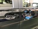 【ドアハンドル】Hondaスマートキーを携帯し、ロックボタン、ドアハンドルを操作することで施錠や解錠ができます。