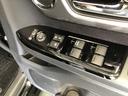 【窓操作部分】運転席のスイッチでは、すべてのウィンドーの開閉操作を行うことができます。