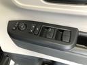 【窓操作部分】運転席のスイッチでは、すべてのウィンドーの開閉操作を行うことができます。