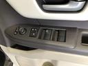 【窓操作部分】運転席のスイッチでは、すべてのウィンドーの開閉操作を行うことができます。