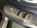 【窓操作部分】運転席のスイッチでは、すべてのウィンドーの開閉操作を行うことができます。