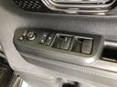 【窓操作部分】運転席のスイッチでは、すべてのウィンドーの開閉操作を行うことができます。