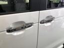 【ドアハンドル】Ｈｏｎｄａスマートキーを携帯し、ロックボタン、ドアハンドルを操作することで施錠や解錠ができます。