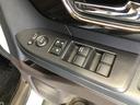 【窓操作部分】運転席のスイッチでは、すべてのウィンドーの開閉操作を行うことができます。