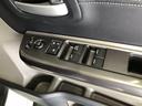 【窓操作部分】運転席のスイッチでは、すべてのウィンドーの開閉操作を行うことができます。