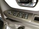 【窓操作部分】運転席のスイッチでは、すべてのウィンドーの開閉操作を行うことができます。