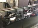 【ドアハンドル】Ｈｏｎｄａスマートキーを携帯し、ロックボタン、ドアハンドルを操作することで施錠や解錠ができます。