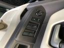 【窓操作部分】運転席のスイッチでは、すべてのウィンドーの開閉操作を行うことができます。