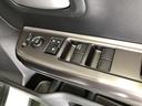 【窓操作部分】運転席のスイッチでは、すべてのウィンドーの開閉操作を行うことができます。