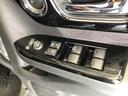 【窓操作部分】運転席のスイッチでは、すべてのウィンドーの開閉操作を行うことができます。