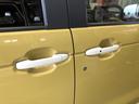 【ドアハンドル】Hondaスマートキーを携帯し、ロックボタン、ドアハンドルを操作することで施錠や解錠ができます。