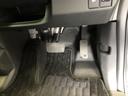 【運転席】アクセル、ブレーキはこのようになっております。