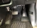 【運転席】アクセル、ブレーキはこのようになっております。