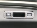 【電動式リアテールゲート】両手が塞がっていても、ワンタッチボタン(またはリモコンキー)でリアテールゲートを自動で開閉できます♪