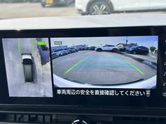 【全周囲カメラ】クルマを上空から見下ろしたような映像が表示されます！さらに駐車がしやすくなります♪ 7