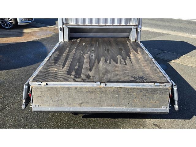 ハイゼットトラック ジャンボ　５速マニュアル　パワステ　パワーウィンドウ　エアコン　三方開　ＥＴＣ　社外オーディオ　規格外純正アルミホイール（7枚目）