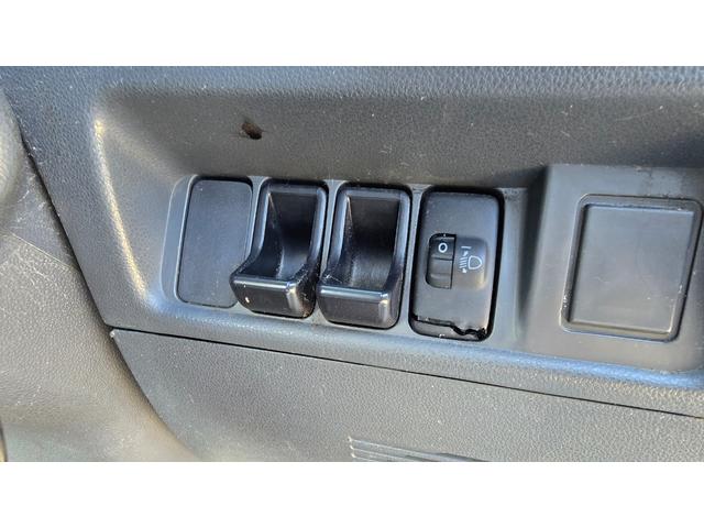 ハイゼットトラック ジャンボ　５速マニュアル　パワステ　パワーウィンドウ　エアコン　三方開　ＥＴＣ　社外オーディオ　規格外純正アルミホイール（12枚目）