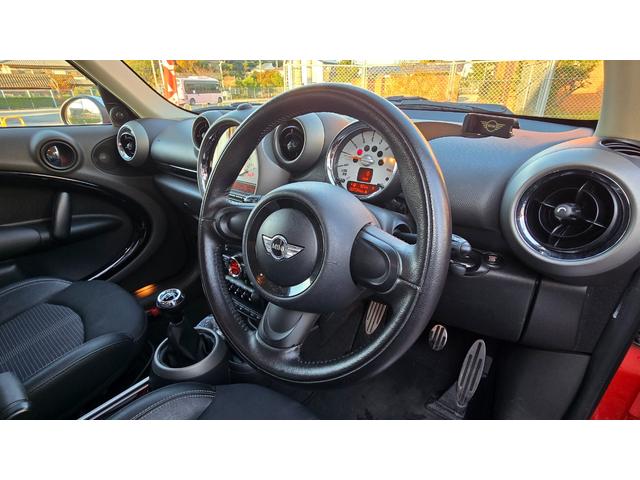 ステアリングもきれいです