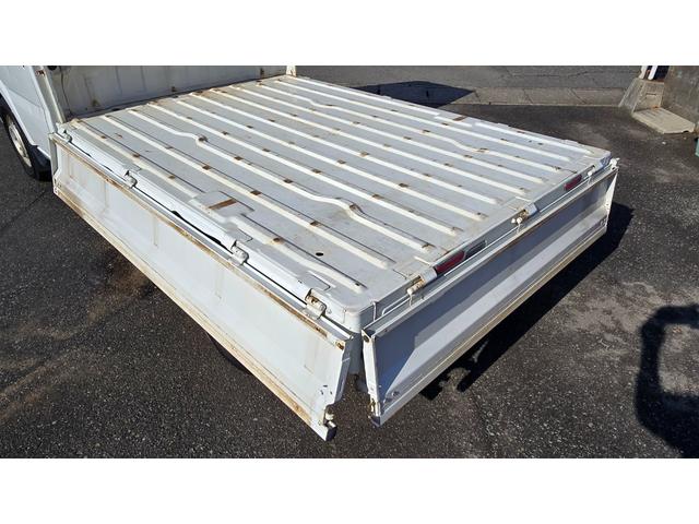 キャリイトラック ＫＣエアコン・パワステ　全国対応２年保証　オートマ　２ＷＤ　エアコン　パワステ　三方開　タイミングチェーン　積載量３５０ｋｇ　純正ラジオ（13枚目）