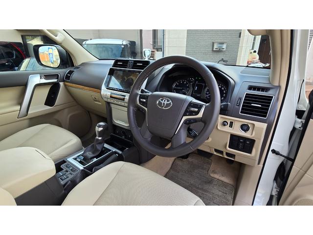 ランドクルーザープラド ＴＸ　Ｌパッケージ　全国対応２年保証　ムーンルーフ　本革シート　アルパイン９インチナビ　ＤＴＶ　Ｂｌｕｅｔｏｏｔｈ　バックカメラ　ＥＴＣ　ＬＥＤライト　７人乗り　セーフティセンス　１９インチＡＷ　スマートキー（16枚目）