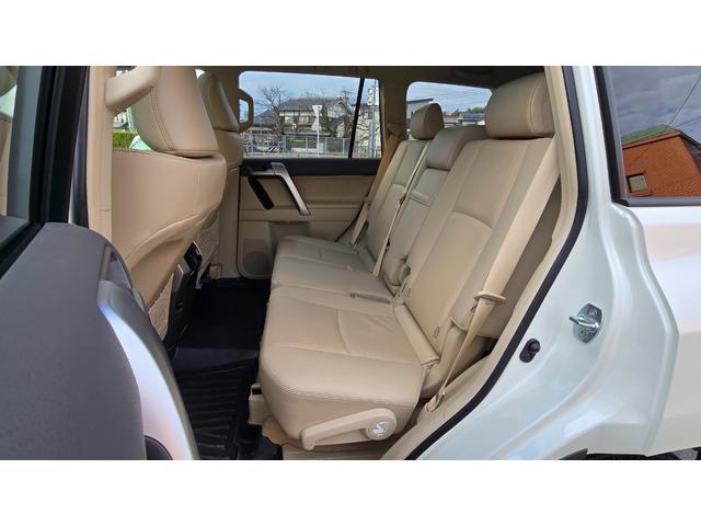 ランドクルーザープラド ＴＸ　Ｌパッケージ　全国対応２年保証　ムーンルーフ　本革シート　アルパイン９インチナビ　ＤＴＶ　Ｂｌｕｅｔｏｏｔｈ　バックカメラ　ＥＴＣ　ＬＥＤライト　７人乗り　セーフティセンス　１９インチＡＷ　スマートキー（22枚目）