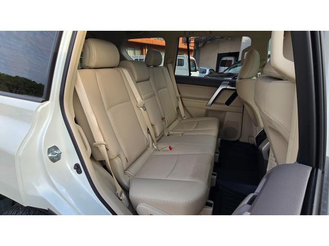 ランドクルーザープラド ＴＸ　Ｌパッケージ　全国対応２年保証　ムーンルーフ　本革シート　アルパイン９インチナビ　ＤＴＶ　Ｂｌｕｅｔｏｏｔｈ　バックカメラ　ＥＴＣ　ＬＥＤライト　７人乗り　セーフティセンス　１９インチＡＷ　スマートキー（24枚目）