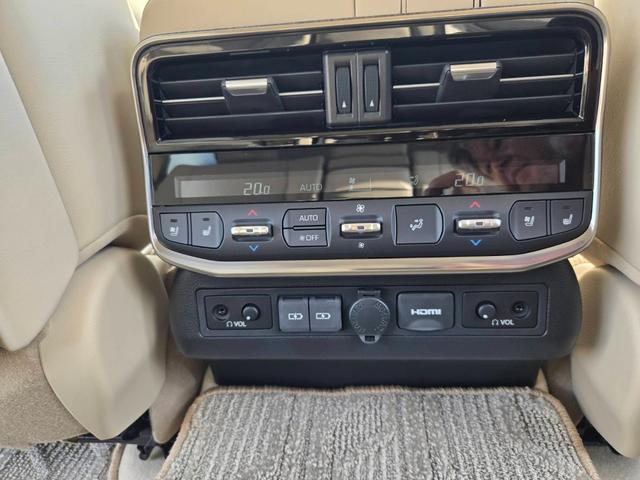 ランドクルーザー ＺＸ　モデリスタエアロ　サンルーフ　ナビＴＶ　４ＷＤ　アルミホイール　プッシュスタートボタン　スマートキー　本革シート　メーカー保証有（33枚目）