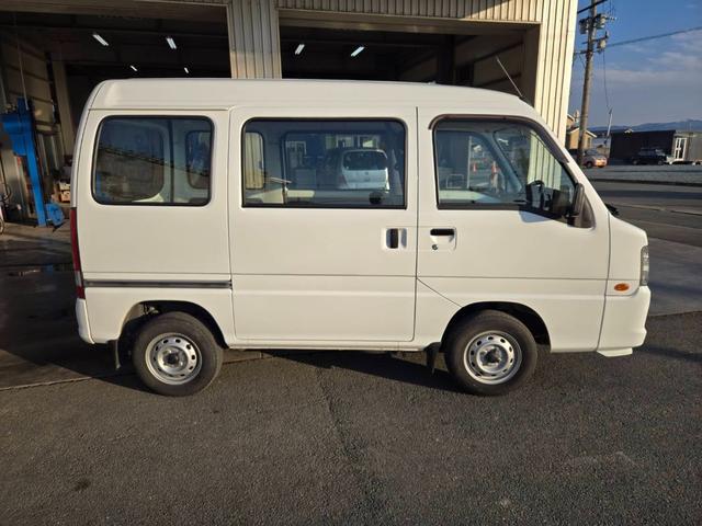 サンバーバン 　ワンオーナー　２シーター　マニュアル５速車　エアコン　パワステ　両側スライドドア　運転席エアバッグ（5枚目）