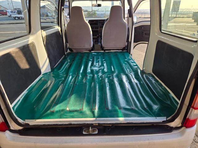 サンバーバン 　ワンオーナー　２シーター　マニュアル５速車　エアコン　パワステ　両側スライドドア　運転席エアバッグ（21枚目）