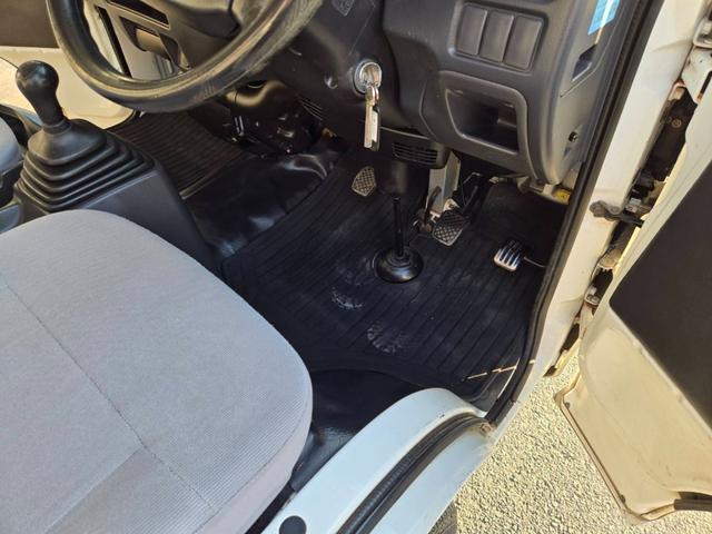 サンバーバン 　ワンオーナー　２シーター　マニュアル５速車　エアコン　パワステ　両側スライドドア　運転席エアバッグ（24枚目）