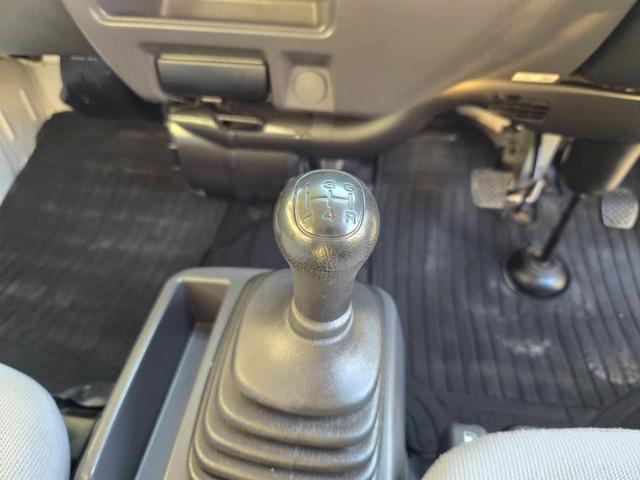 サンバーバン 　ワンオーナー　２シーター　マニュアル５速車　エアコン　パワステ　両側スライドドア　運転席エアバッグ（28枚目）