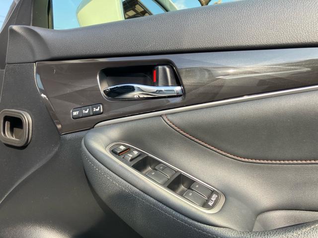 クラウンハイブリッド アスリートG 革シート/サンルーフ/ナビ/フルセグ/DVD再生/Bluetooth/バックカメラ/ETC/クルーズコントロール/パワーシート/スマートキー(10枚目)