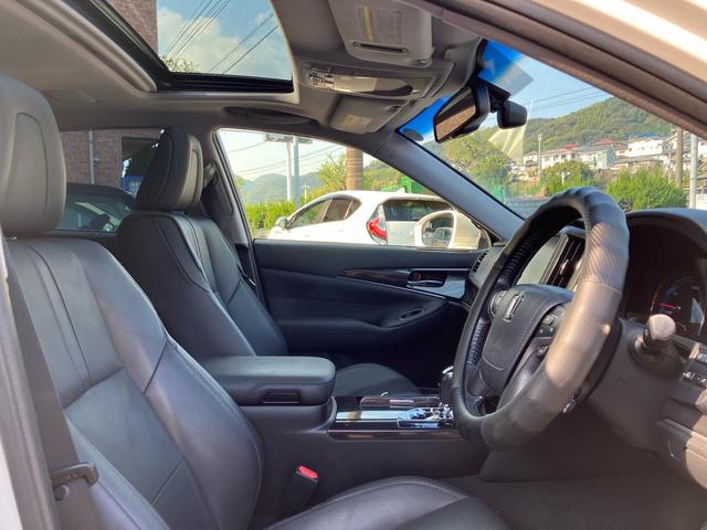 クラウンハイブリッド アスリートG 革シート/サンルーフ/ナビ/フルセグ/DVD再生/Bluetooth/バックカメラ/ETC/クルーズコントロール/パワーシート/スマートキー(11枚目)