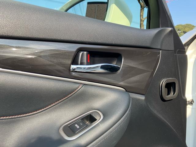 クラウンハイブリッド アスリートG 革シート/サンルーフ/ナビ/フルセグ/DVD再生/Bluetooth/バックカメラ/ETC/クルーズコントロール/パワーシート/スマートキー(25枚目)