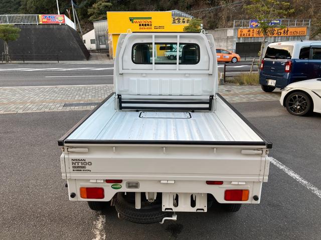 ＮＴ１００クリッパートラック ＤＸ　エアコン　パワステ　オートマ　運転手席エアバッグ　三方開　ＡＭ・ＦＭラジオ　走行４．７万キロ　修復歴なし　軽トラック　荷台馬付き（6枚目）