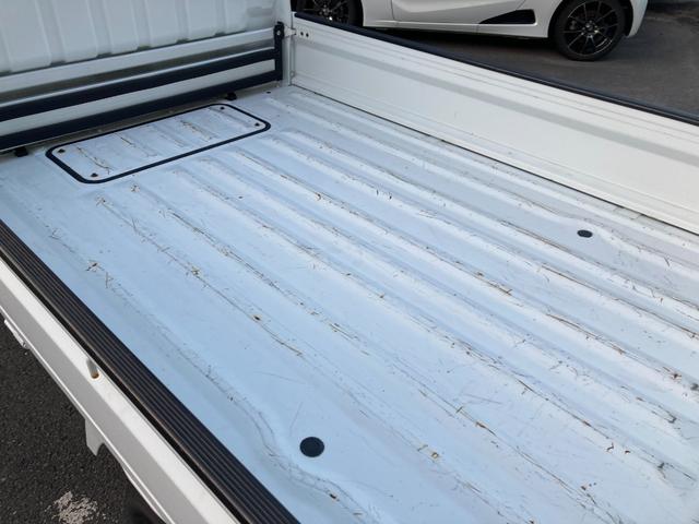 ＮＴ１００クリッパートラック ＤＸ　エアコン　パワステ　オートマ　運転手席エアバッグ　三方開　ＡＭ・ＦＭラジオ　走行４．７万キロ　修復歴なし　軽トラック　荷台馬付き（10枚目）