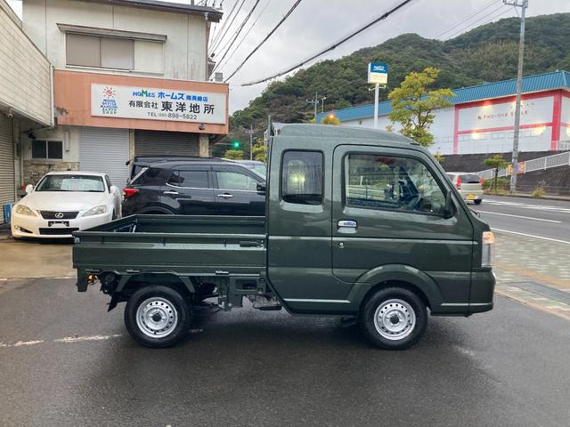 スーパーキャリイ Ｘ　届出済未使用車　禁煙車　点検記録簿　キーレス　エアコン　パワステ　パワーウィンドウ　運転手席エアバッグ　助手席エアバッグ　三方開　オートマ（4枚目）