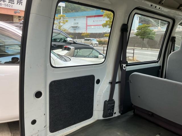 サンバーバン ＶＢ　／２ＷＤ／ＡＴ４速／ハイルーフ／エアコン／パワステ／ダブルエアバッグ／両側スライドドア／スペアキー／型式Ｓ３２１Ｂ／リアワイパー／取説（11枚目）