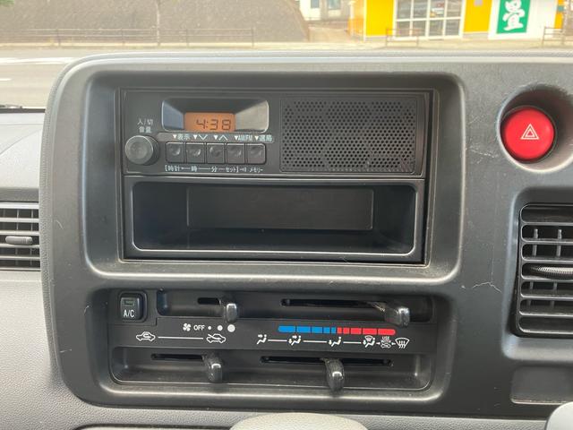 サンバーバン ＶＢ　／２ＷＤ／ＡＴ４速／ハイルーフ／エアコン／パワステ／ダブルエアバッグ／両側スライドドア／スペアキー／型式Ｓ３２１Ｂ／リアワイパー／取説（17枚目）