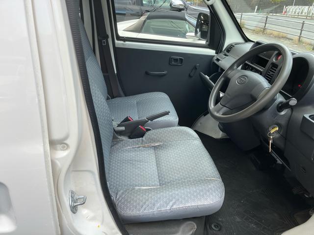 サンバーバン ＶＢ　／２ＷＤ／ＡＴ４速／ハイルーフ／エアコン／パワステ／ダブルエアバッグ／両側スライドドア／スペアキー／型式Ｓ３２１Ｂ／リアワイパー／取説（23枚目）